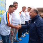 premiazione-da-parte-del-presidente-giuseppe-abbagnale-3-%c2%a6-posto-ai-campionati-italiani-coastal-rowing-2016